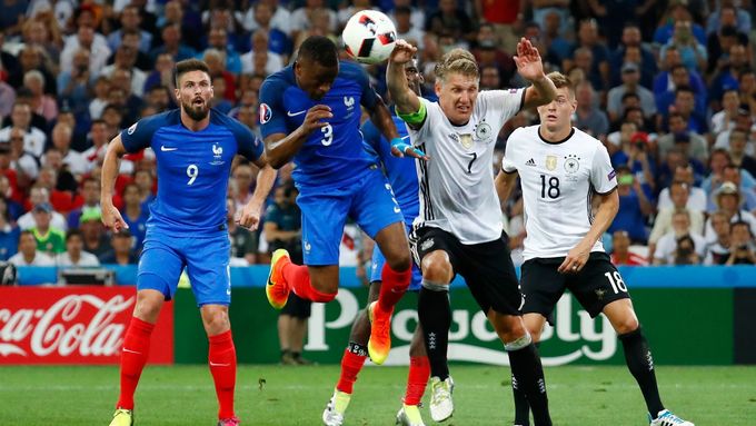 ME 2016, Francie-Německo: penaltová  ruka Bastiana Schweinsteigera