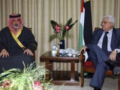 Palestinský prezident Mahmúd Abbás a odvolaný premiér Ismaíl Haníja v době, kdy se domlouvali na společné koaliční vládě. Celý plán zkrachoval během brutálních střetů Hamásu a Fatahu