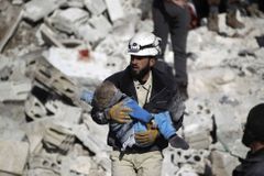 Nobelova cena může zamířit do Sýrie. Bílé přilby nabízejí útěchu tam, kde žádná nezbyla