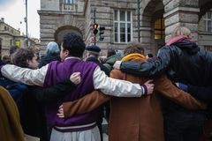 Inspekce chybovala, otci oběti střelby na fakultě neotevřela spis, řekl Ústavní soud