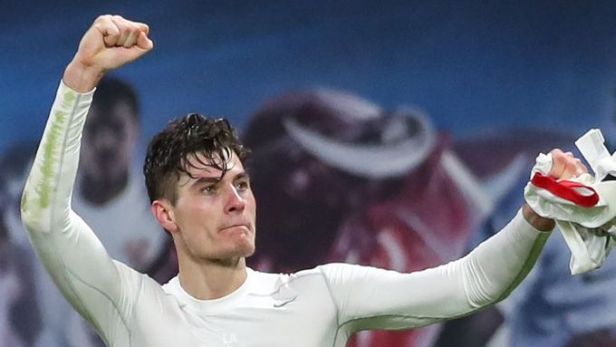 Patrik Schick slaví gól v zápase s Augsburgem, podzim 2019
