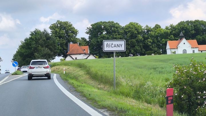 Starosta malé obce bez obalu: Radary nás chrání od největších "prasáren"