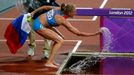 Ruská vytrvalkyně Julija Zaripovová slaví vítězství v závodu na 3 km steeplechase na OH 2012 v Londýně.