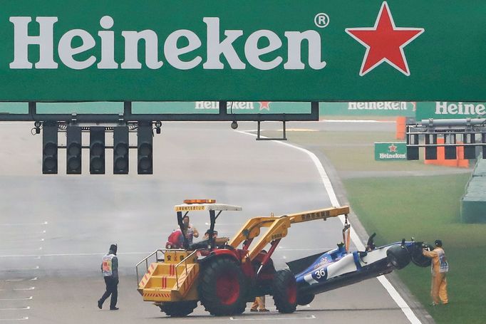 Antonio Giovinazzi havaroval při Velké ceně Číny.