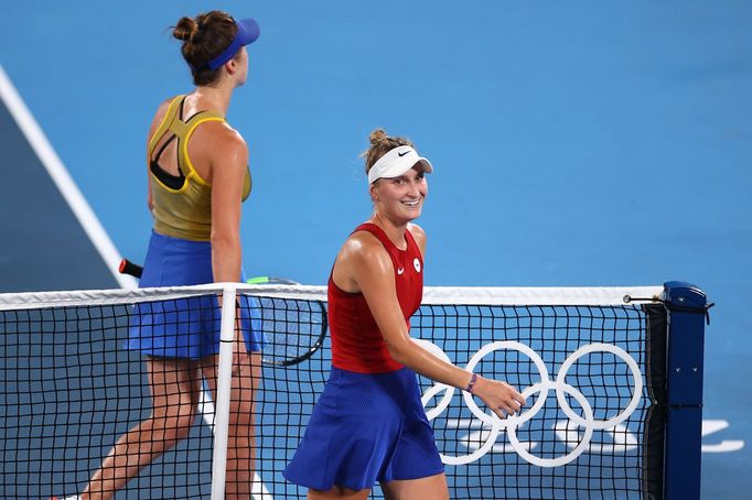 Markéta Vondroušová a Elina Svitolinová po semifinále OH 2020