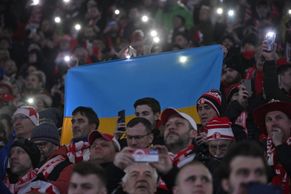 V Edenu zněl Kryl a vlály ukrajinské vlajky, vzepětí Sparty v Bělehradu přišlo pozdě