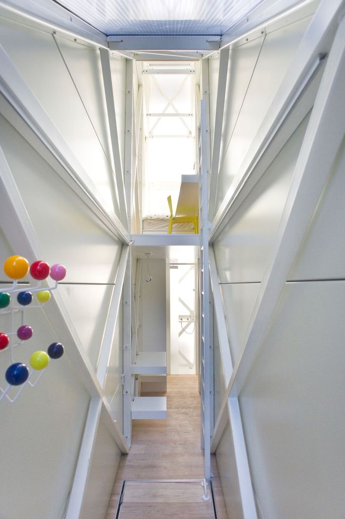 Keret House, Polsko