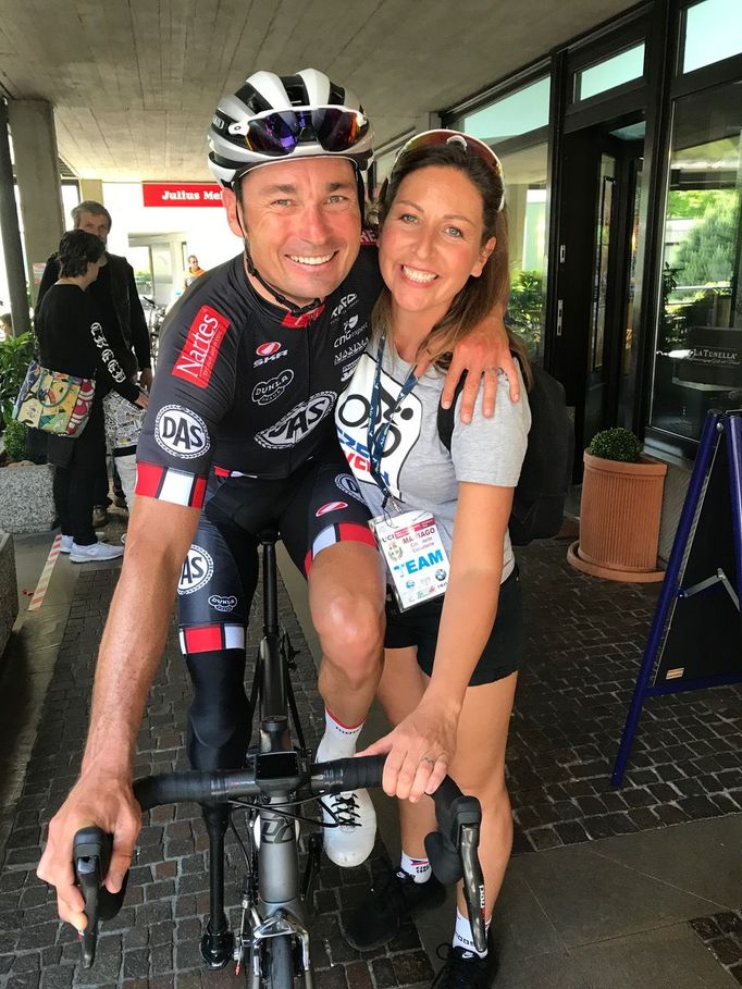 Soňa se stala jeho manažerkou. "Celou kariéru jsme prožili spolu. Nedokážu si představit, že bych byl jako jiní profesionální sportovci 300 dní v roce pryč," říká Ježek.