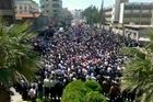 Sýrie: Demonstrace pokračují, k Damašku jedou tanky