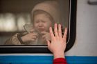 Alexej Furman (Getty Images): Holčička pláče, když se s ní loučí její otec. Nádraží ve Lvově na Ukrajině, 22. března 2022. Ukázka z výstavy fotografií Bojují i za nás v chebské Galerii 4.
