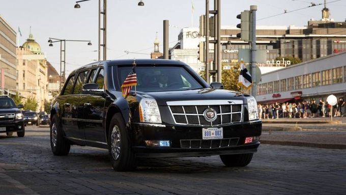 Trumpův Cadillac je téměř o metr kratší než Putinova nová limuzína, která navíc působí moderněji.