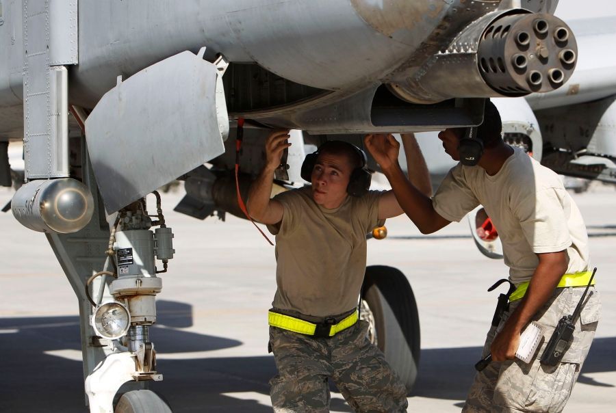 Nahlédněte mezi ostré hochy na základně U.S. Air Force v Kandaháru