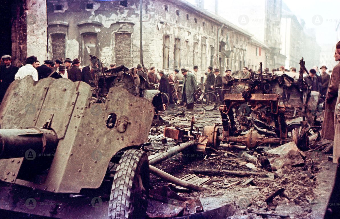 Jednorázové užití / Fotogalerie / Povstání v Maďarsku 1956 / Barva / Estost