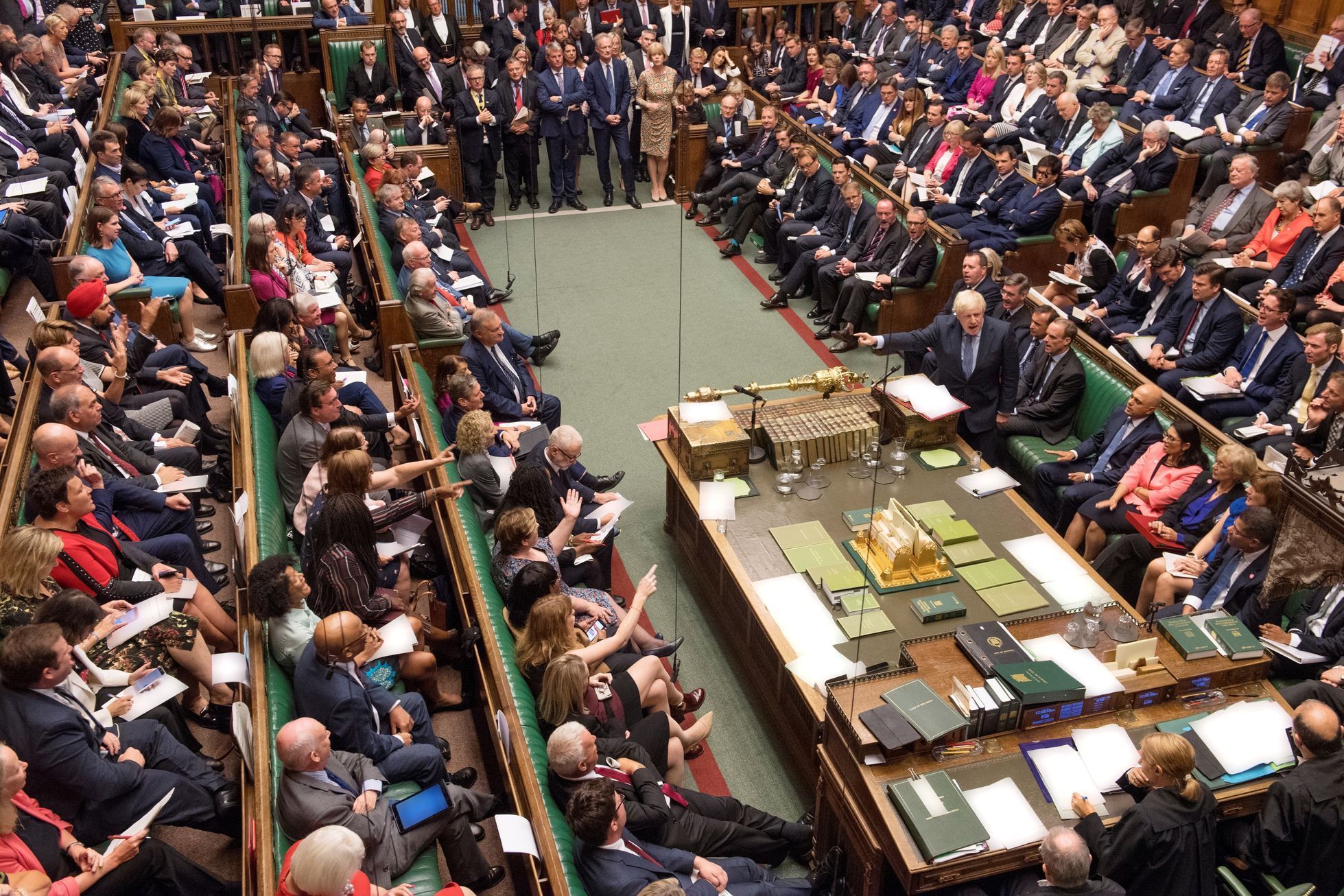 Boris Johnson mluví v parlamentu