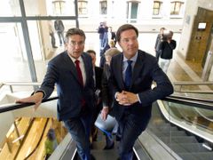 Rutte a jeho ministr hospodářství Maxime Verhagen jedou po eskalátorech nahoru, ale nizozemská ekonomika míří spíš dolů.