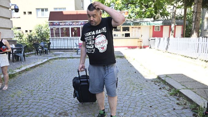 Bývalý starosta pražských Řeporyjí Pavel Novotný nastoupil do výkonu trestu, 2. července 2025, Praha.