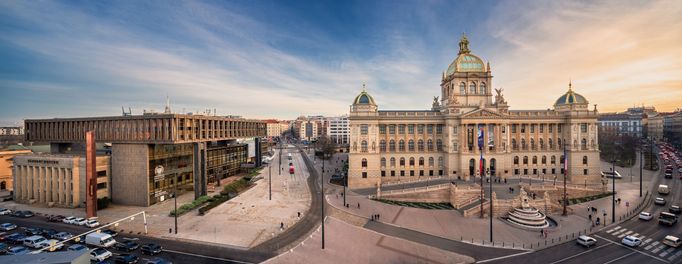 Panoramatický snímek Nové budovy Národního muzea na snímku z roku 2019.