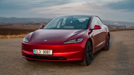 Tesla Model 3 minulý měsíc zlevnila, navíc je o americké elektromobily v rámci dotace velký zájem.