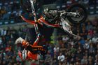 Fanoušci létajících motocyklistů předvádějících všemožné triky byli svědky vydařené show FMX Gladiators Games.