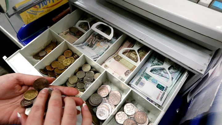 Způsobil škodu za miliony, platit však nic nemusel. Soud státního úředníka ochránil