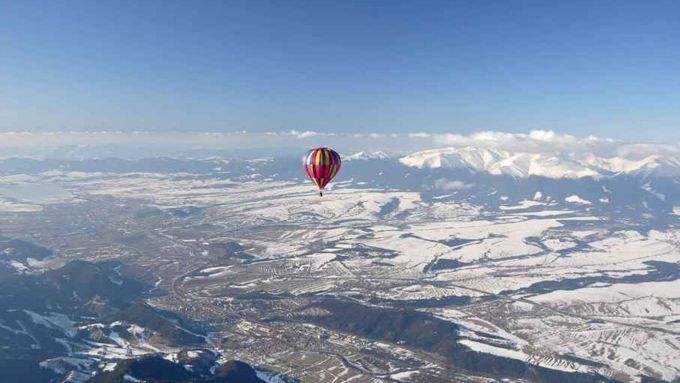 Vzduchoplavci přeletěli v balónu nad Tatrami