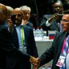 Kongres FIFA: Džibril Al-Radžúb, prezident palestinské fotbalové asociace a Ofer Eini, prezident izraelské fotbalové asociace