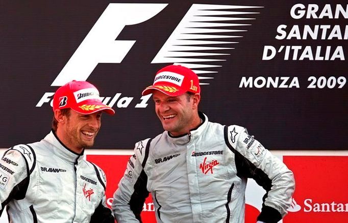 Rubens Barrichello a Jenson Button slaví dvojnásobný triumf stáje Brawn GP na Velké ceně Itálie v Monze