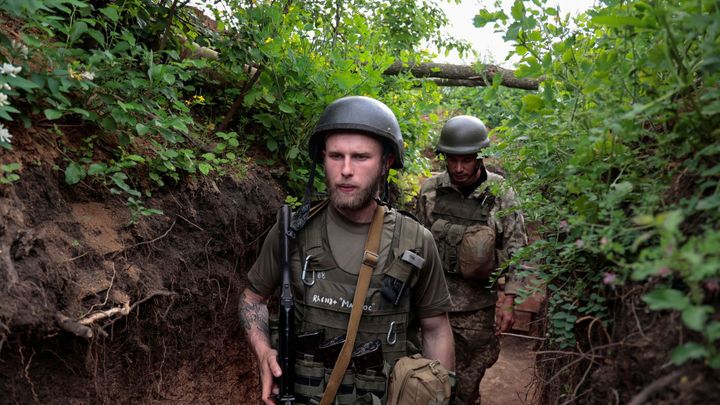 Města zničí bomby, pak vstoupí vojáci. Reportér popisuje, jak Rusové dobývají Donbas; Zdroj foto: Reuters