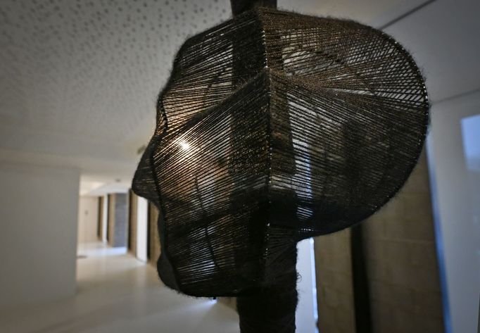 Snímek z výstavy děl Pavly Scerankové v humpolecké 8smičce.