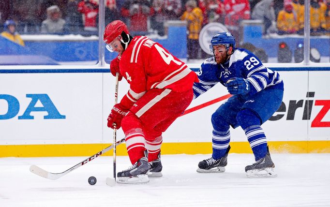 NHL Winter Classic, Detroit-Toronto: Jakub Kindl (4) - Jerry D'Amigo (29)