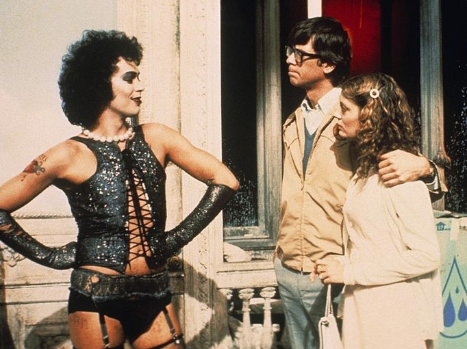 Tim Curry, Barry Bostwick a Susan Sarandonová ve filmovém muzikálu Rocky Horror Picture Show.