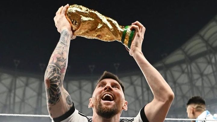 Messiho fotka s trofejí zbořila Instagram. Posbírala nejvíce lajků a předstihla vejce; Zdroj foto: Lionel Messi via Intsagram