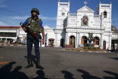Srílanská policie pokračuje v raziích, hledá 140 lidí kvůli vazbám na Islámský stát