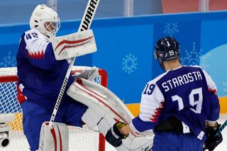 Branislav Konrád slaví výhru nad Rusy na olympiádě 2018.