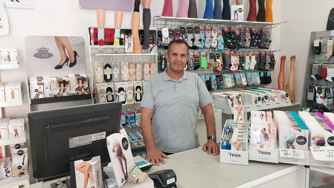 Majitel karlínského obchodu s punčochami Abdel Fattah Salah