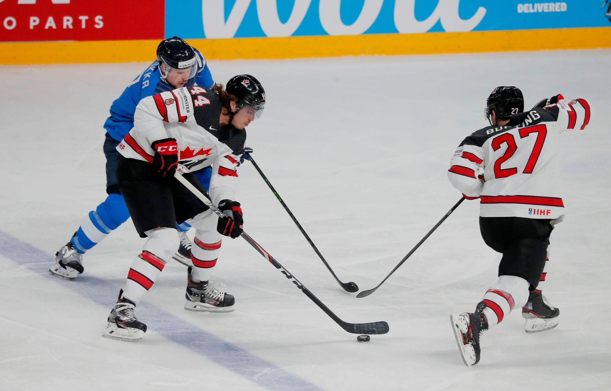 Maxime Comtois a Ville Pokka ve finále Finsko - Kanada na MS 2021