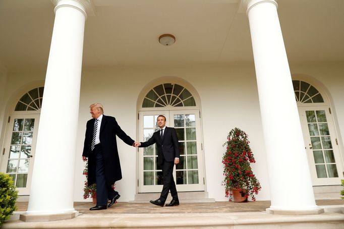 Emmanuel Macron na návštěvě u Donalda Trumpa v Bílém domě.