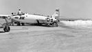 Letoun X-1E při zkoušce raketového motoru poblíž suchého jezera Rogers Dry Lake v Kalifornii v USA v roce 1956.