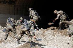 Srbové blokují v Kosovu už i vojáky NATO