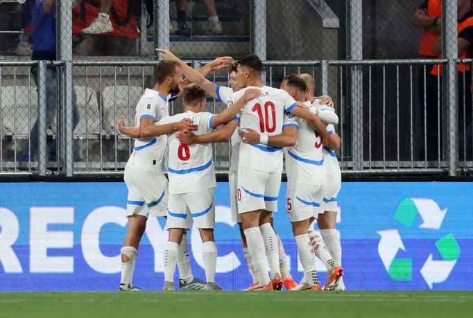 Čeští fotbalisté slaví gól v utkání kvalifikace MS 2026 Chorvatsko - Česko