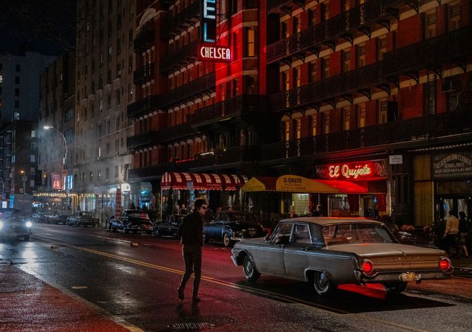 Timothée Chalamet jako Bob Dylan.