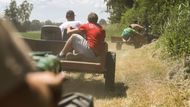 "Tady už záleží, jak kdo umí řidit," vysvětluje Novák, kterému jako fotograf dělám při jízdě zároveň závozníka. Takže vidíte, co vidí závodníci.