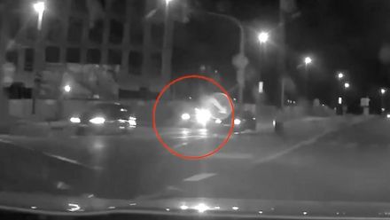 Zdrogovaný řidič v kradeném BMW ujížděl policii. S autem havaroval na tramvajovém pásu