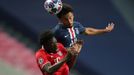 Alphonso Davies a Marquinhos  ve finále LM Bayern Mnichov - Paris St. Germain