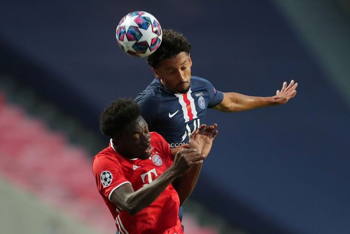 Alphonso Davies a Marquinhos  ve finále LM Bayern Mnichov - Paris St. Germain