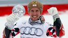 Marcel Hirscher s křišťálovým glóbem za obří slalom.