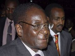 Za současnou krizi  je odpovědný prezident Robert Mugabe, který je u moci od roku 1980