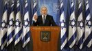 Israel's Prime Minister Benjamin Netanyahu gestures as he delivers a statement to the foreign media in Tel Aviv November 15, 2012. A Hamas rocket killed three Israelis north of the Gaza Strip on Thursday, drawing the first blood from Israel as the Palestinian death toll rose to 15 in a military showdown lurching closer to all-out war and an invasion of the enclave. REUTERS/Stringer (ISRAEL - Tags: POLITICS CIVIL UNREST TPX IMAGES OF THE DAY) Published: Lis. 15, 2012, 9:33 odp.