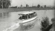 Výletní motorová loď Mojena s kapacitou 25 výletníků v 30. letech minulého století.