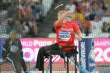 A tleskají handicapovaným atletům, kteří mnohdy předvádějí výkony zdánlivě za hranicemi lidských možností. (Na snímku vidíte českou diskařku Mirku Obrovou)